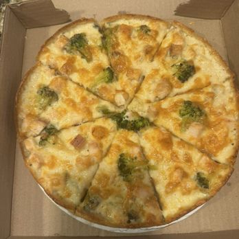 Stoney's Pub & Pizza - Chicken broccoli Alfredo pizza - Pizza Near Me - Middleboro, Massachusetts Stoney's Pub & Pizza - Chicken broccoli Alfredo pizza - Pizza Near Me - Middleboro, Massachusetts