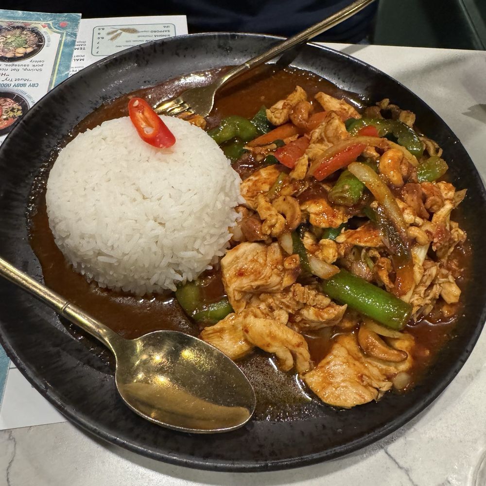 Dok Khao Thai Eatery - Chicken cashew - Thai Near Me - Columbia, Maryland