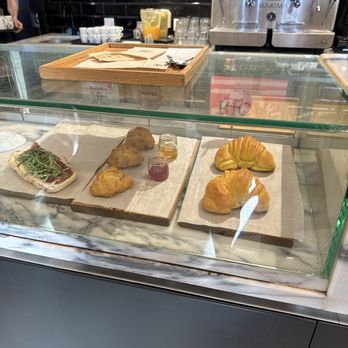 Delta - Cafes Near Me - Porto, 13 Delta - Cafes Near Me - Porto, 13