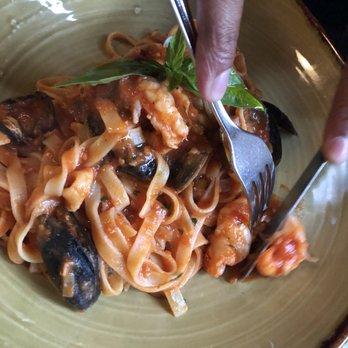 Albertini Restaurant - Seafood pasta - Pizza Near Me - London, XGL
