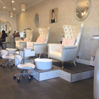 Vibe Nail Bar - Nail Salons Near Me - Burbank, California