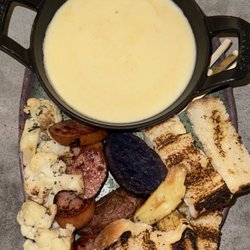 L27 Rooftop Bar - 3 cheese fondue
