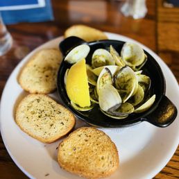 Pesto clams