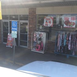 Family Dollar - Front of store