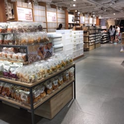 Big snack collection and cold drink case available.