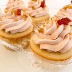 Sim's Desserts - Strawberry Cheescake Cupcakes