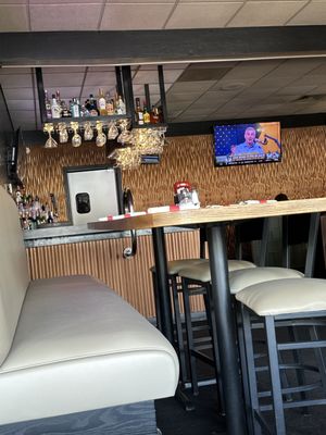 Crave Kitchen & Cocktails by null