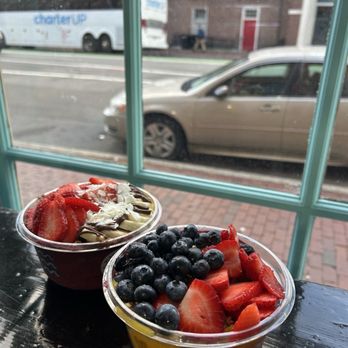 Playa Bowls - Half acai, half mango Pura Vida bowl  Half acai, half mango Nutella bowl - Juice Bars & Smoothies Near Me - Cambridge, Massachusetts