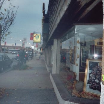 Edward Fox Photography - Fox window display and statue to the right side. - Event Photography Near Me - Chicago, Illinois