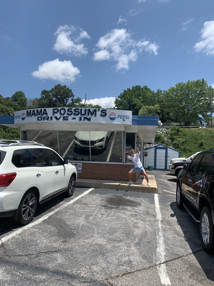 Mama Possum's Logo