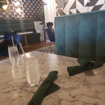Breakfast At Barneys - The uncomfortable low table - Breakfast & Brunch Near Me - Atlanta, Georgia