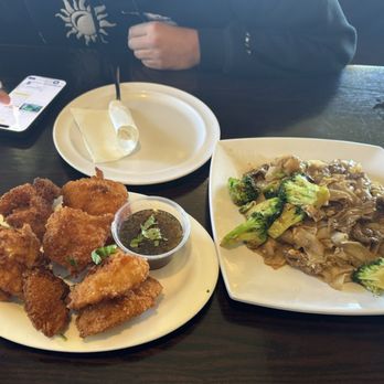 Sala Thai - Crispy Fish with Sweet Garlic Sauce Pad See Ew - Thai Near Me - Fremont, California Sala Thai - Crispy Fish with Sweet Garlic Sauce Pad See Ew - Thai Near Me - Fremont, California