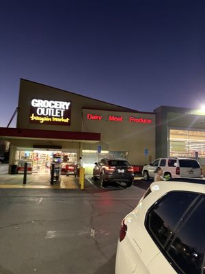 Grocery Outlet by null