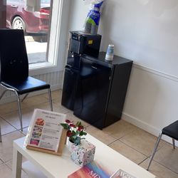Deluxe Nail Salon