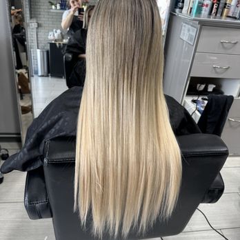 Salon De La V - Hair Salons Near Me - Glendale, California