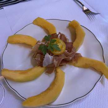Chez Paul - Melon and ham appetizer - Bistros Near Me - Paris, 75 Chez Paul - Melon and ham appetizer - Bistros Near Me - Paris, 75
