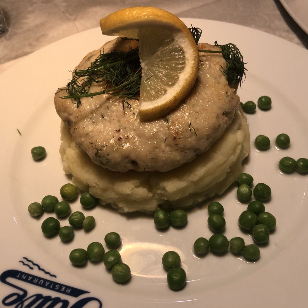 Salve - Pike A La Wallenberg (type of fish that doesn't have an English name) with mashed potatoes and peas - Bistros Near Me - Helsinki, 18