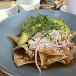El Lago - chilaquiles rojos
