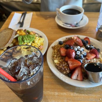 Fratelli Cafe - California omelette and Brioche French Toast - Coffee & Tea Near Me - Los Angeles, California Fratelli Cafe - California omelette and Brioche French Toast - Coffee & Tea Near Me - Los Angeles, California