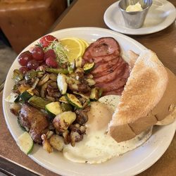 Zias - Beugie breakfast: ham, egg, fruit, sprouts, vegetable hash browns.