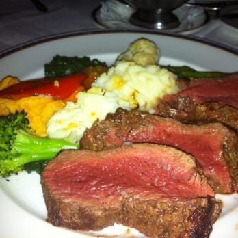 Le Continental - Chateaubriand - French Near Me - Quebec City, Quebec