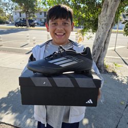 Fanaticos - My son is happy for his new soccer cleats. Adidas F50