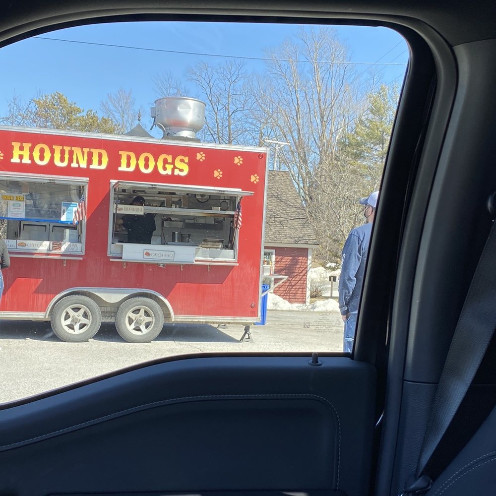 Hound Dogs - Cute little food truck - Hot Dogs Near Me - Manchester Center, Vermont
