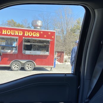 Hound Dogs - Cute little food truck - Hot Dogs Near Me - Manchester Center, Vermont