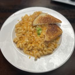 Large Mac and cheese Large Mac and cheese