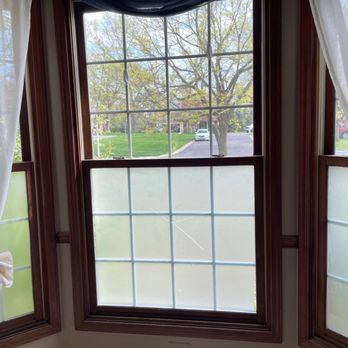 Luna Flooring Gallery - Cracked window - Flooring Near Me - Lake Zurich, Illinois