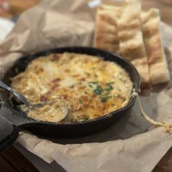 Ruddy Duck Brewery & Grill - Crab Dip 17$