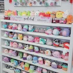 Nail Club - Cute plushie wall