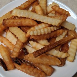 McSweeney's Red Hots - Who doesn't love recooked fries w/ a few "fresh" frozen fries? Heck, toss in the straggler and burnt ends floating in the fryer oil too.