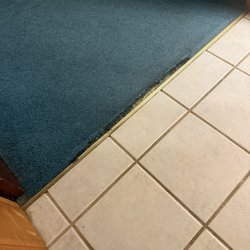 Covered Bridge River View Lodge - Rug coming away from the floor