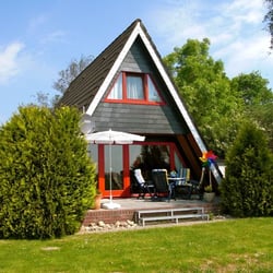 Ferienhaus Feriendomizil Carolinensiel - Schönes Ferienhaus mit Terrasse und Garten. Sandkiste, Liegestühle, Gartenbank und komplette Gartengarnitur ist vorhanden