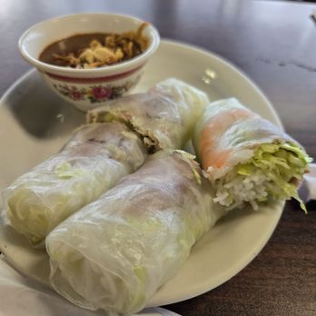 Pho 4 Ever - Spring rool with peanut sauce - Vietnamese Near Me - Memphis, Tennessee
