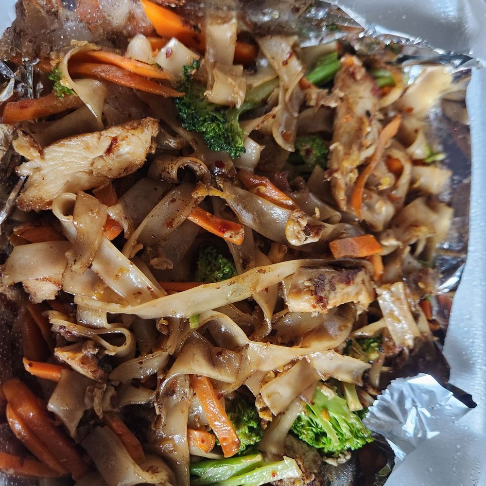 Thai Esane - Chicken Pad See Eew - Thai Near Me - Concord, North Carolina Thai Esane - Chicken Pad See Eew - Thai Near Me - Concord, North Carolina