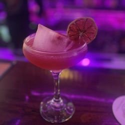 Reefers Social Club - Lady Lilya - Tanqueray, lemon, honey, strawberry.