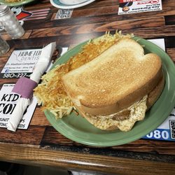 818 Diner - Breakfast sandwich with hashbrowns