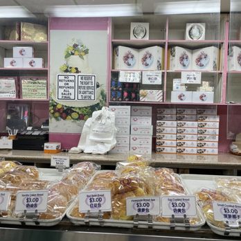 Queen's Bakery - Inside of the store 11/13/23 - Bakeries Near Me - Los Angeles, California