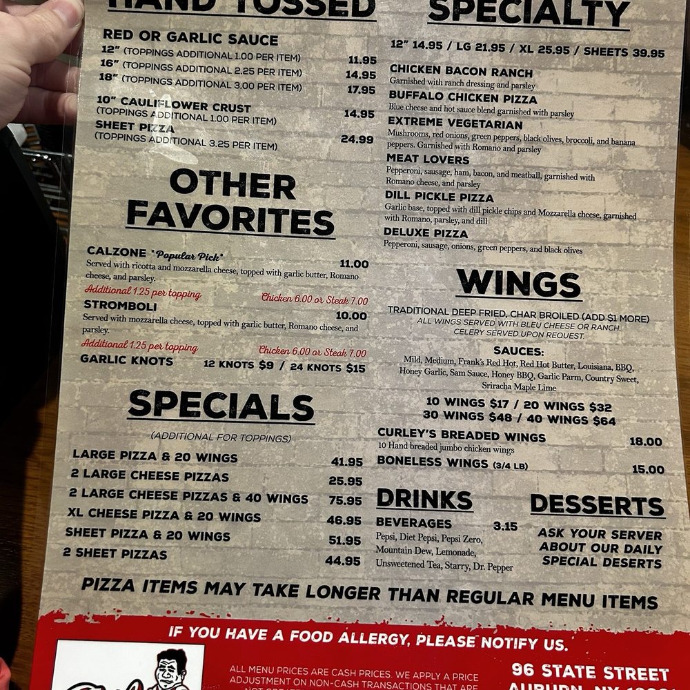 I feel like wings and pizza are what they do best based on the menu, but I can't do chicken and I wasn't feeling pizza ‍