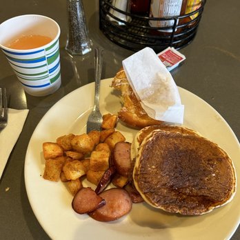 Ayres Hotel Orange - Complimentary breakfast day 3 - Hotels Near Me - Orange, California