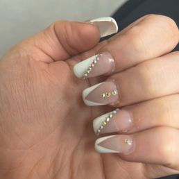 Lovely nail ♡ Pink glam with a little holiday twist 💗✨ Swirls, studs and that