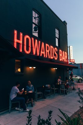 Howards Bar & Club by null