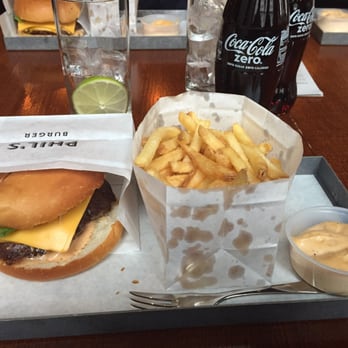 Phil's Burger - Deras standardburgare - Burgers Near Me - Sundbyberg, Alberta