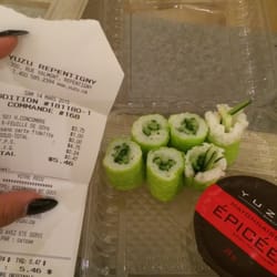 Yuzu Sushi - Beaucoup trop cher ! Et enplus j'ai payé un extra parce que je ne voulais pas la feuille verte.