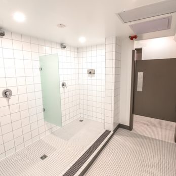 Fitness 2000 - small gym showers - Gyms Near Me - Burnaby, British Columbia