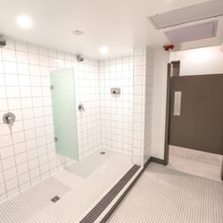 Fitness 2000 - small gym showers