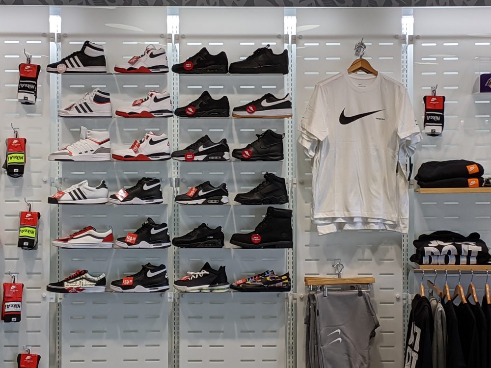 THE ATHLETE’S FOOT Updated April 2024 2075 N Marine Blvd, Jacksonville, North Carolina