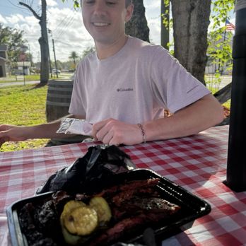 Briskets BBQ Shack & Grill - Barbeque Near Me - Oviedo, Florida